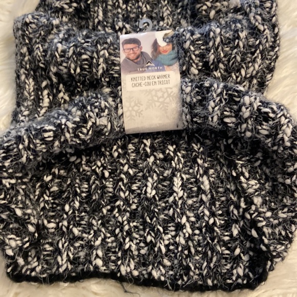 True North Infinity Scarf black and white brand new - Picture 5 of 8